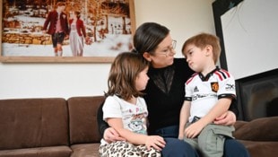 Mama Karina mit den Kindern Valerie und Maximilian