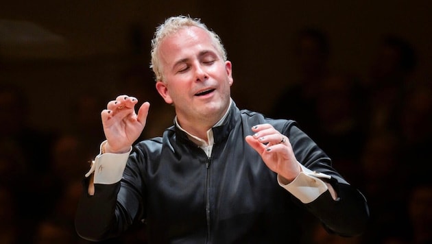 Yannick Nézet-Séguin gibt sein Debüt als Neujahrskonzert-Dirigent.