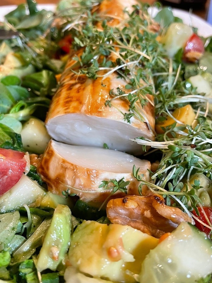 Fleisch, Gemüse, gesunde Fette – das sind die Hauptzutaten der ketogenen Ernährung.