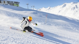 Bekannt ist Sabathy unter dem Blogtitel „Sendtwitchhd“. Anfang Jänner „tourt“ der Influencer und ...