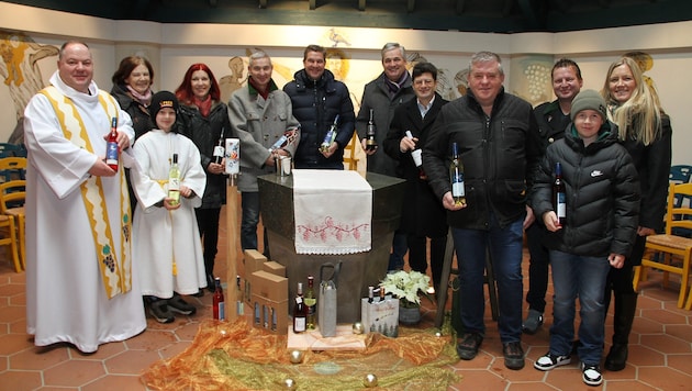 Die Johanneswein-Segnung hat in der Emmauskapelle von Wernersdorf schon Tradition.