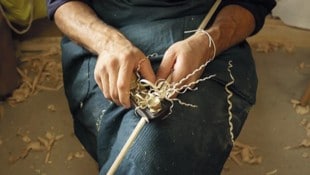 Harfenbauer aus Leidenschaft: Bis zu 200 Arbeitsstunden stecken in einem Instrument.