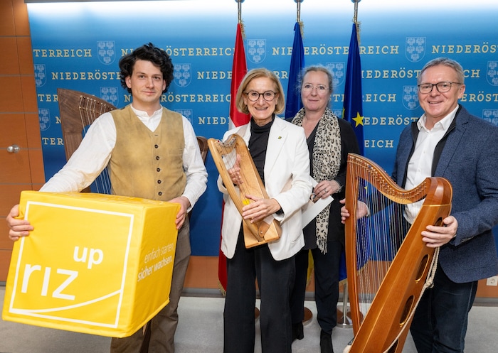 Schwarzmann mit Landeschefin Mikl-Leitner, Petra Patzelt und Leo Wiesinger von RIZ UP