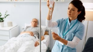 Im Vorjahr ist die Arbeitslosigkeit im Gesundheits- und Sozialwesen um 13 Prozent gesunken.