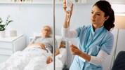 Im Vorjahr ist die Arbeitslosigkeit im Gesundheits- und Sozialwesen um 13 Prozent gesunken.