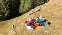 In Walchsee wurde ein 24-Jähriger bei einem Traktorabsturz verletzt.