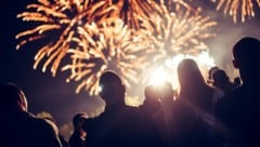 Zur ausgelassenen Partystimmung gesellen sich zunehmend auch Skepsis und Sorgen um die Zukunft.