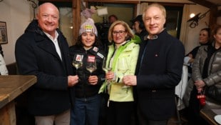 Kanzler Christian Stocker, Siegerin Julia Scheib, Landeshauptfrau Johanna Mikl-Leitner ...