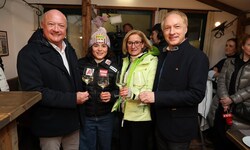 Kanzler Christian Stocker, Siegerin Julia Scheib, Landeshauptfrau Johanna Mikl-Leitner ...