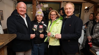 Kanzler Christian Stocker, Siegerin Julia Scheib, Landeshauptfrau Johanna Mikl-Leitner ...