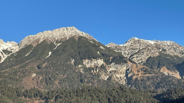 Die beiden Hubschrauber des Bundesheeres befanden sich am Sonntag gegen 9.30 Uhr im Anflug auf ...