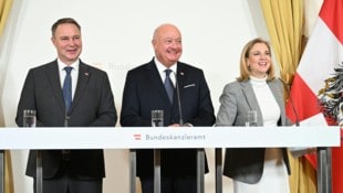 Ob die Parteivorsitzenden auch nach dem Regierungstreffen strahlen werden, ist abzuwarten.