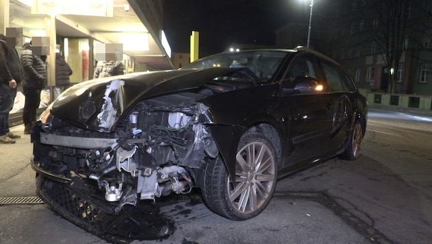 Dass es der Wagen überhaupt noch bis zum Lokal in der Montfortstraße schaffte, ist erstaunlich.