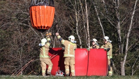 Zahlreiche Feuerwehrleute sind nach wie vor im Einsatz.