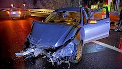 Das Auto wurde schwer beschädigt.