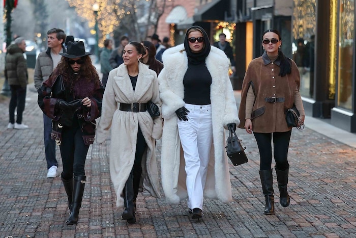 Brooks Nader ist mit ihrer Mädels-„Gang“ unterwegs.