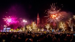 Auch diesmal werden wieder viele Menschen auf dem Rathausplatz feiern.  