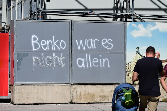 Der Unmut der Münchner über die Baustellen-Leiche zeigte sich irgendwann deutlich ...