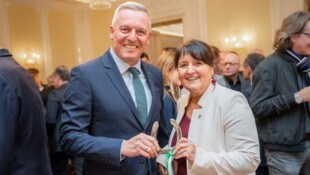 Mario Kunasek und Manuela Khom beim Empfang für die Medienbranche 2025. 