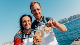 Segler Lukas Mähr holte sich mit Lara Vadlau olympisches Gold vor Marseille.