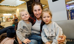 Kerstin Angelmayer-Kempf muss wegen eines Snowboard-Unfalls ohne ihren Mann nach Hause fliegen.