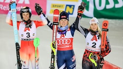 Mikaela Shiffrin (mi.) siegte am Semmering, vor der Schweizerin Camille Rast (li.) und der für ...