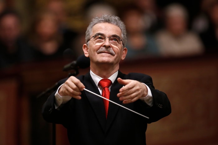 Alfred Eschwé wird die Konzerte im Wiener Musikverein dirigieren.