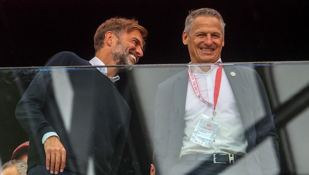 Red Bull-Fußballchef Jürgen Klopp mit Red Bull Salzburgs Geschäftsführer Stephan Reiter.