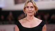 Kate Winslet sprach jetzt erstmals offen über ihre ersten intimen Erfahrungen als Teenagerin.