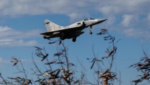 In fünf Zonen rund um Taiwan führt China Schießübungen durch.