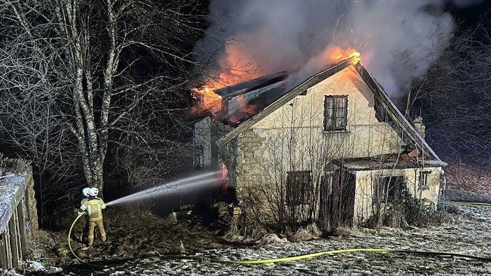 Die Feuerwehr bekämpfte damals den Brand.