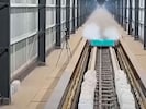 Auf einer 400-Meter-Teststrecke erreichte das magnetisch über den Schienen schwebende ...
