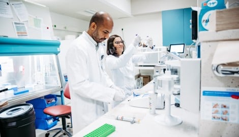 Forscher finden eine neue Methode, um Infektionen bei Gelenkersatz rascher zu erkennen.