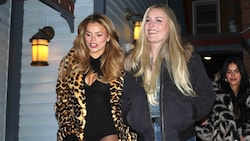 Party-Freundinnen: Model Brooks Nader und Skistar Lindsey Vonn machen gerade Aspen unsicher.