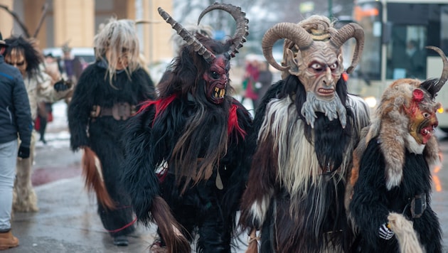 Perchtenläufe spiegeln noch etwas von jenen unseligen Geistern wider, die ihr Unwesen besonders ...