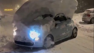 Die gewaltige Schneedecke stellt vor allem den Verkehr vor immense Probleme in Norditalien.