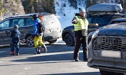 Lift-Mitarbeiter mussten die Parkplätze wegen Überfüllung komplett sperren.