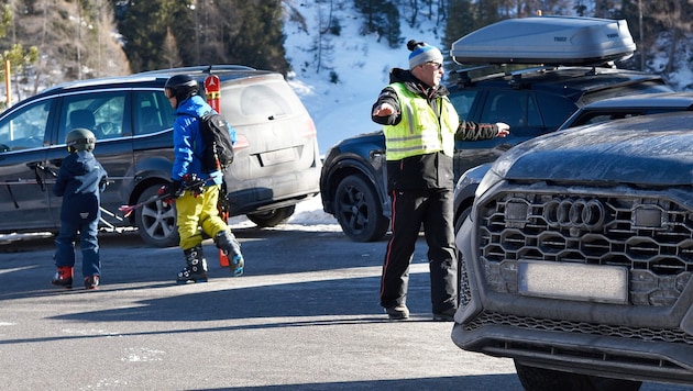 Lift-Mitarbeiter mussten die Parkplätze wegen Überfüllung komplett sperren.