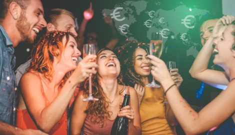 „Clubbing“ oder „Couching“? Das ist zu Silvester die (Preis-)Frage!