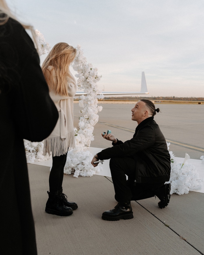 Verliebt, verlobt und bald verheiratet: RAF Camora mit seiner Partnerin Nadine Krena.