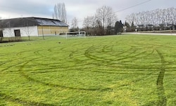 Das „Erdbeerstadion“ in Pupping wurde durch den „Drifter“ schwer beschädigt