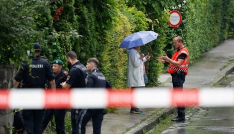 Nach dem Todesschuss sperrte die Polizei den Tatort in der Salzburger Ferdinand-Sauter-Straße ...