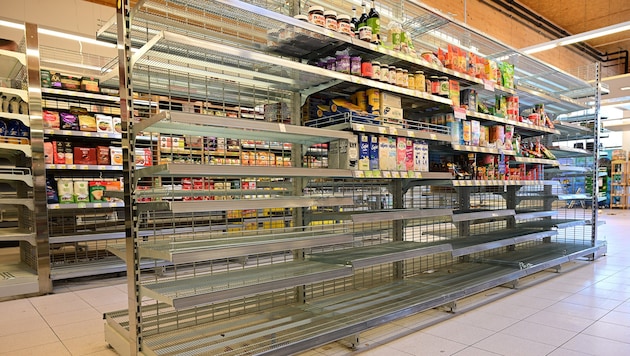 Die Regale in manchen Filialen werden zunehmend leerer.