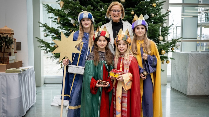 Clara, Emilia, Johanna und Miriam besuchten Landes- chefin Johanna Mikl-Leitner im ...