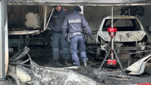 Die Werkstatt in Regau brannte komplett aus.