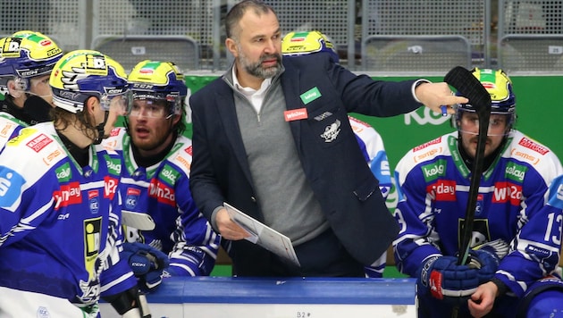 Coach Pierre Allard (Mitte) zeigt, wie es beim VSV wieder aufwärts gehen kann.