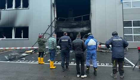 Die Werkstatt ging am 29. Dezember in den frühen Morgenstunden in Flammen auf. 