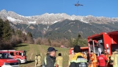 Zahlreiche Hubschrauberflüge und der Einsatz vieler Feuerwehrleute waren nötig, um den Brand ...