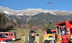 Zahlreiche Hubschrauberflüge und der Einsatz vieler Feuerwehrleute waren nötig, um den Brand ...