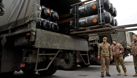 Die Ukraine erhält Waffen und Militärausrüstung im Kampf gegen den Angriff Russlands.